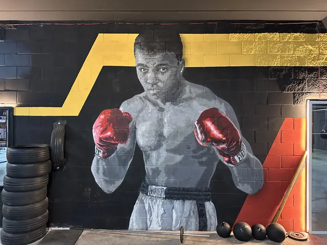 Mural de Muhammad Ali en la sala de máquinas, junto a la zona de discos