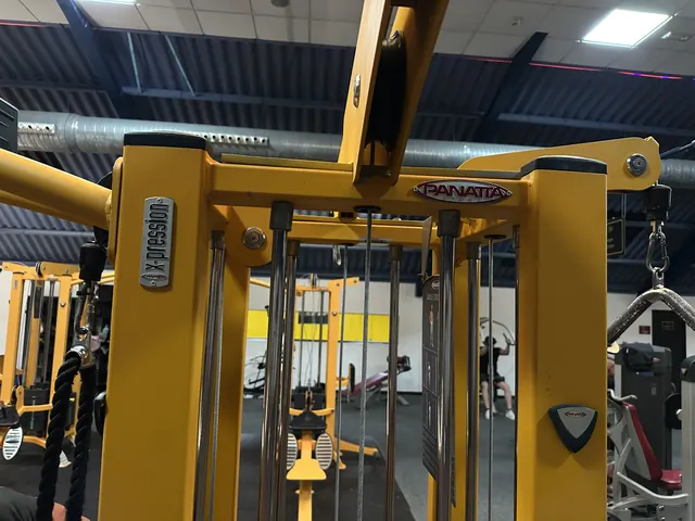 Estación de máquinas Panatta en la sala de musculación