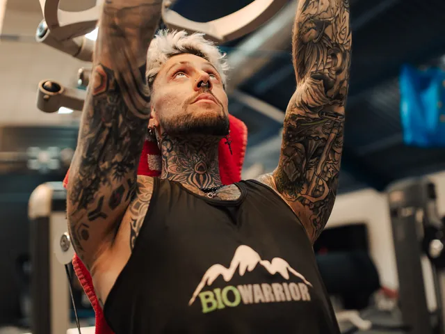 Entrenamiento de dorsal en máquina de tracción